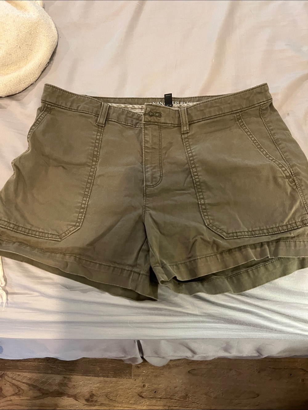 Banana Republic Olive Green Utility Women’s Shorts size 6